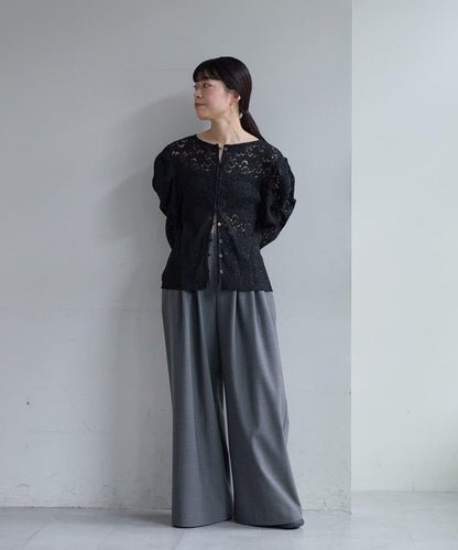 SHENERY Pasterip 泡泡袖蕾絲上衣