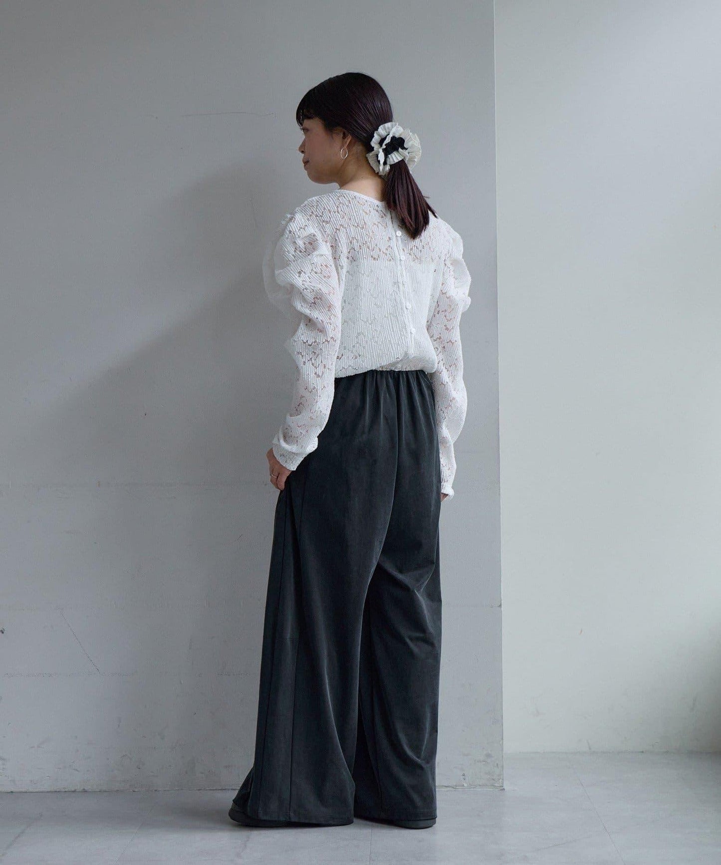 SHENERY Pasterip 泡泡袖蕾絲上衣