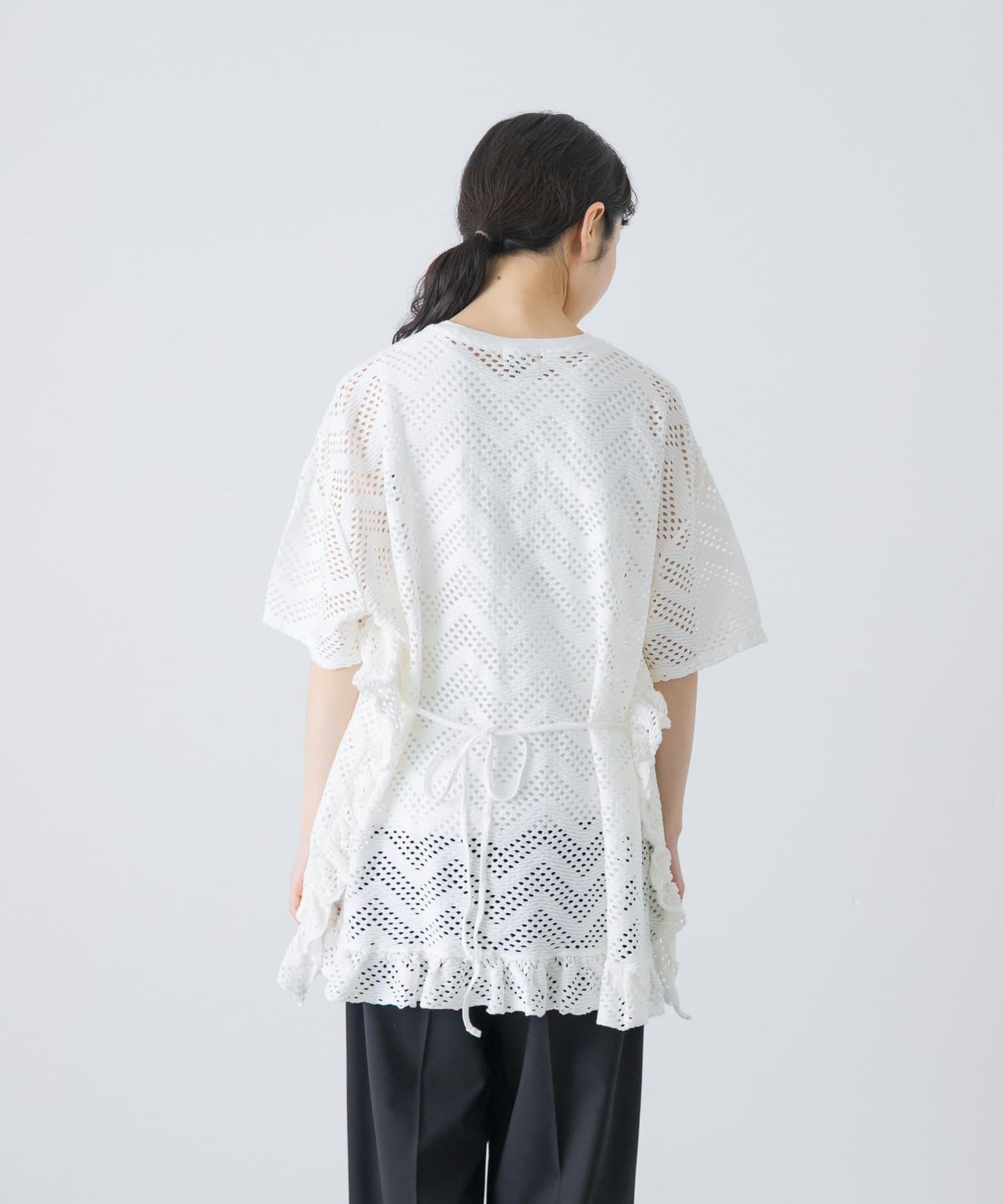 unfil PATTERN MESH RUFFLED 圖案網紗荷葉邊 T恤