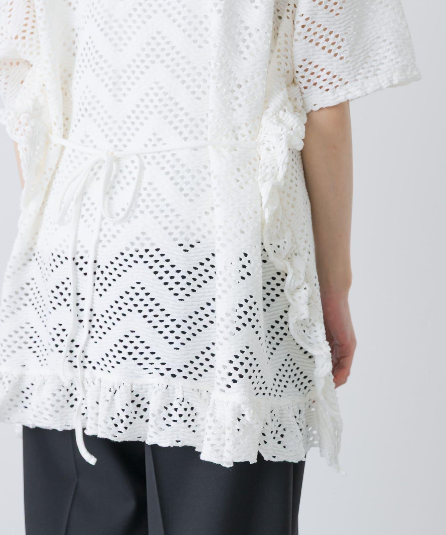 unfil PATTERN MESH RUFFLED 圖案網紗荷葉邊 T恤