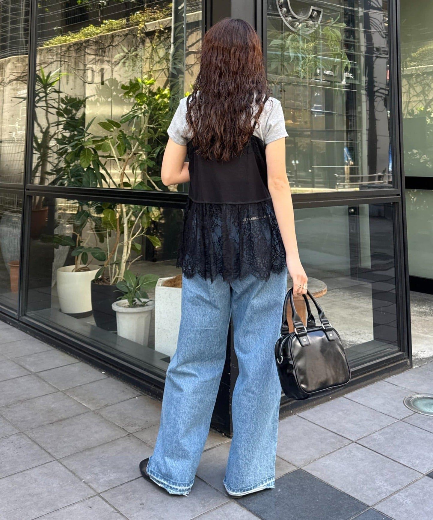 下襬蕾絲拼接透紗吊帶長款上衣