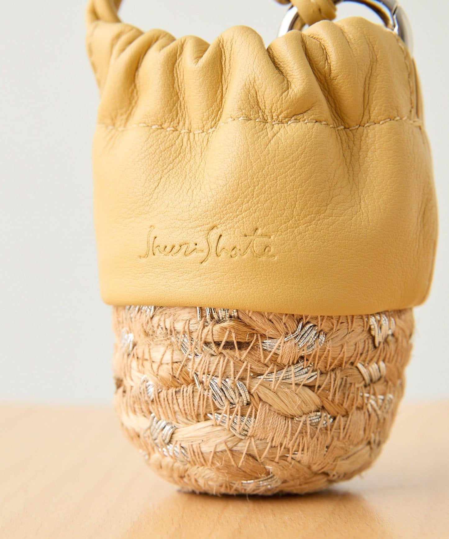 Jhuri Shate 蛋形吊飾 ear配色款