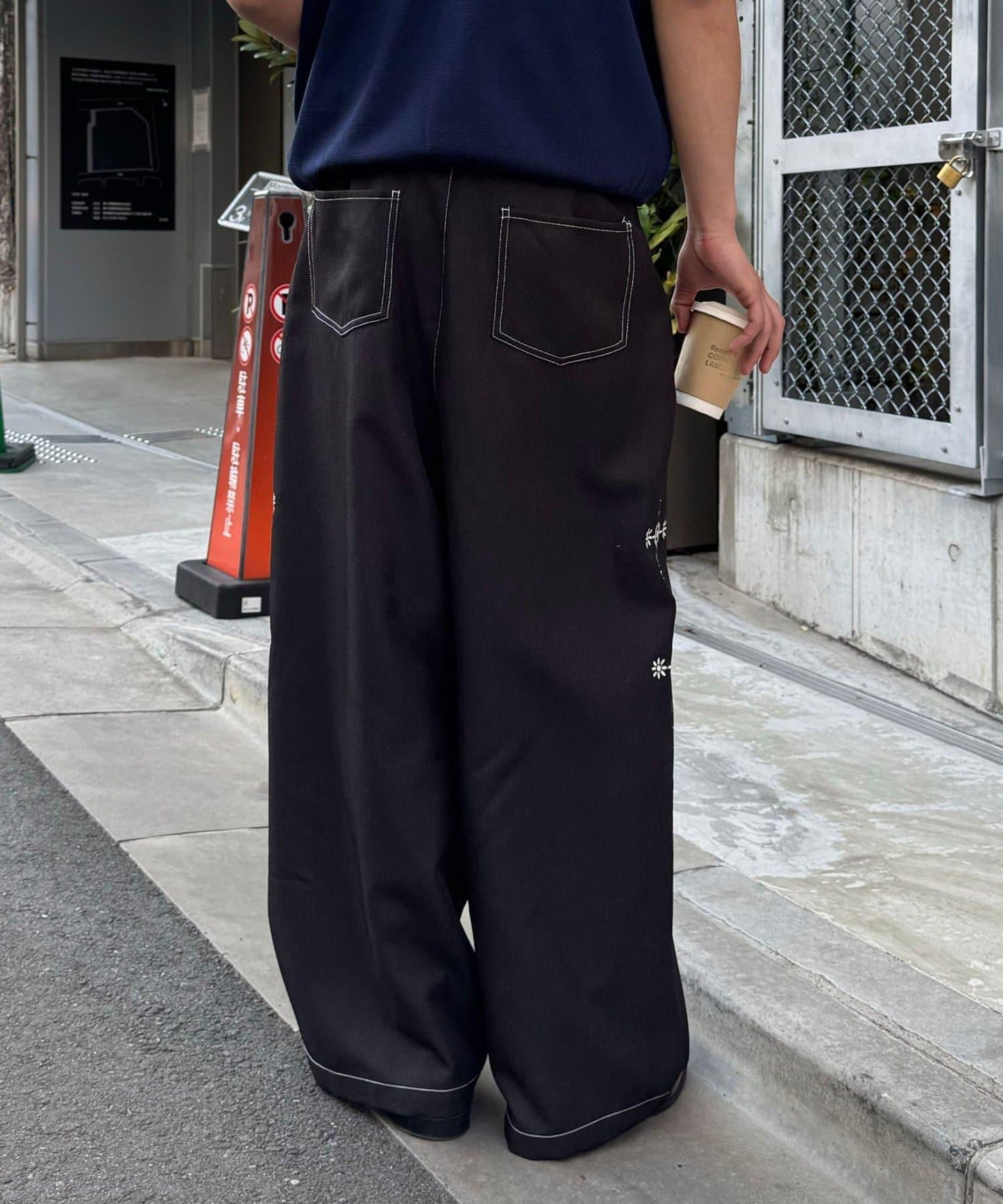 側邊縫線闊腿西裝褲