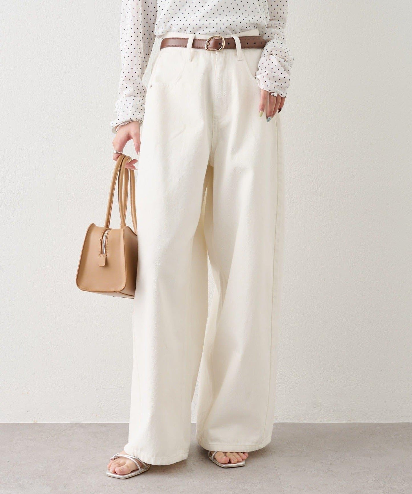 附腰帶弧形闊腿牛仔褲