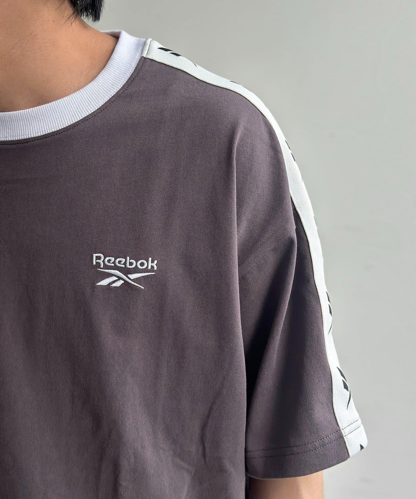 Reebok 肩線設計T恤