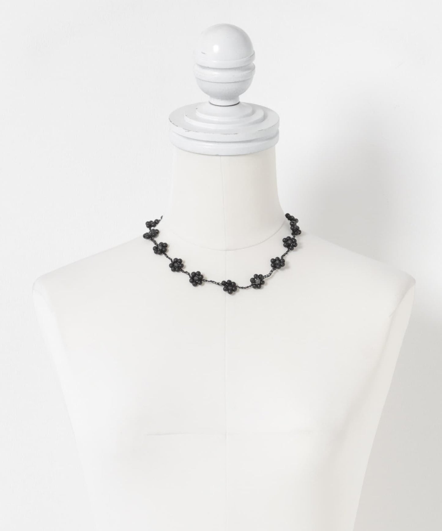 PROTCOL FLOWER NECKLACE