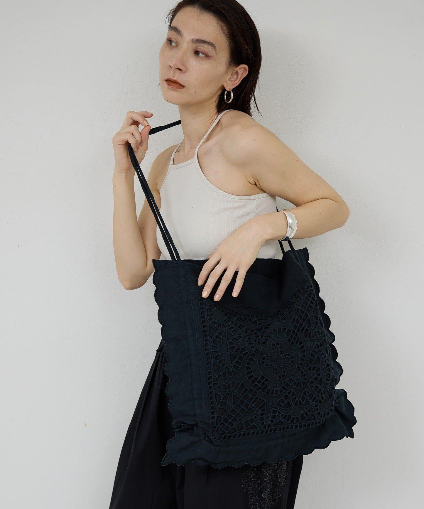 Dhritië 剪花蕾絲包