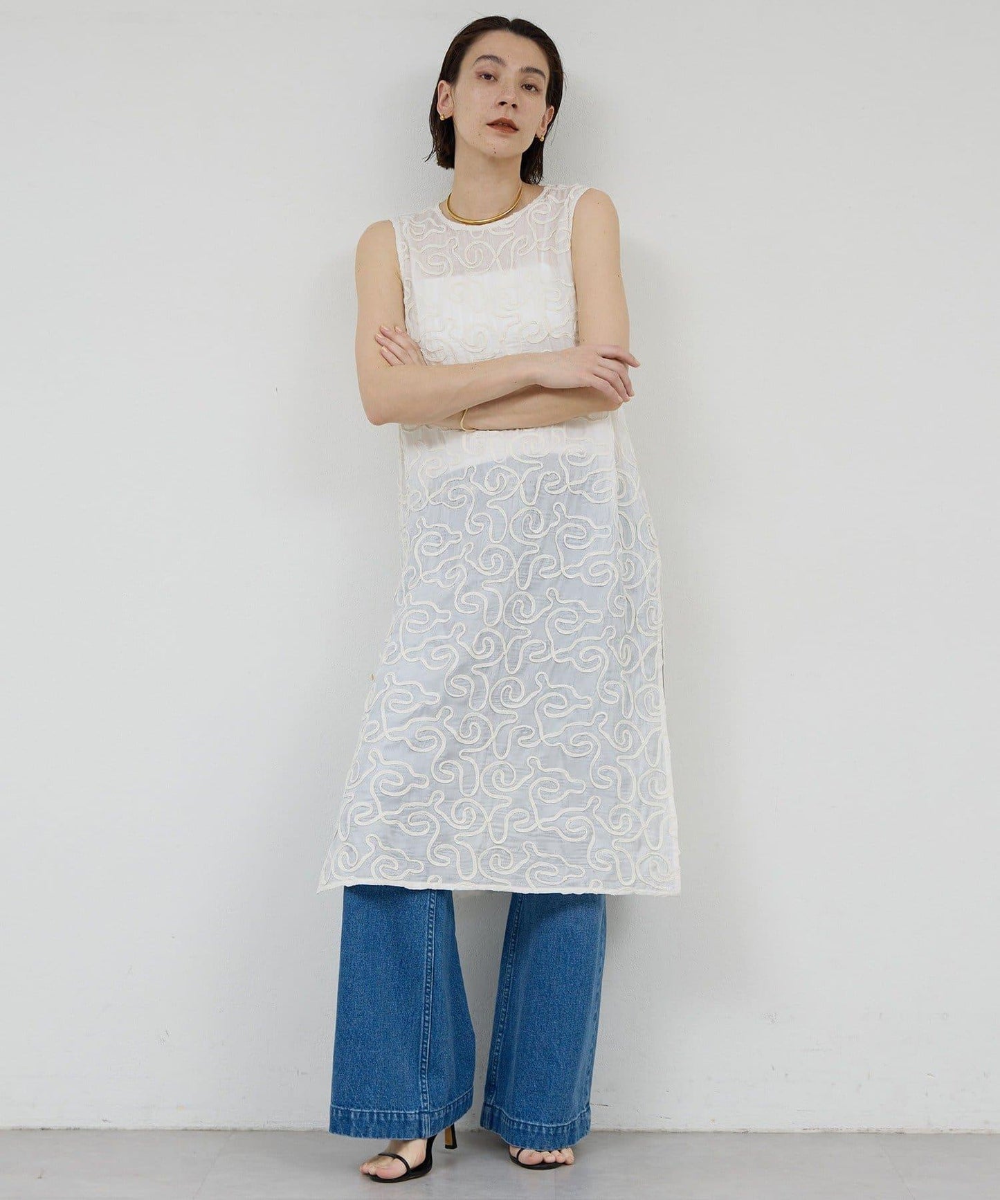 Dhritië 線繩刺繡無袖連衣裙