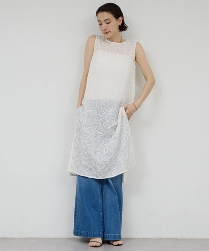 Dhritië 線繩刺繡無袖連衣裙
