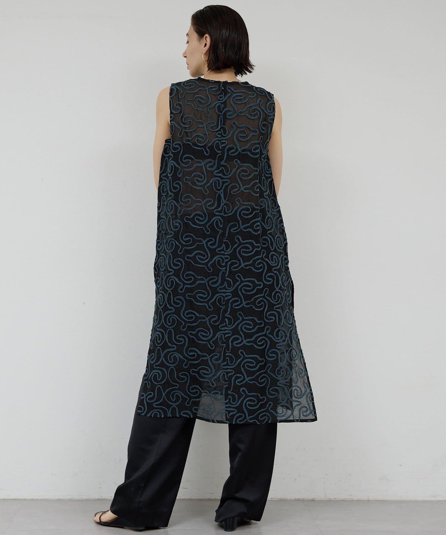 Dhritië 線繩刺繡無袖連衣裙