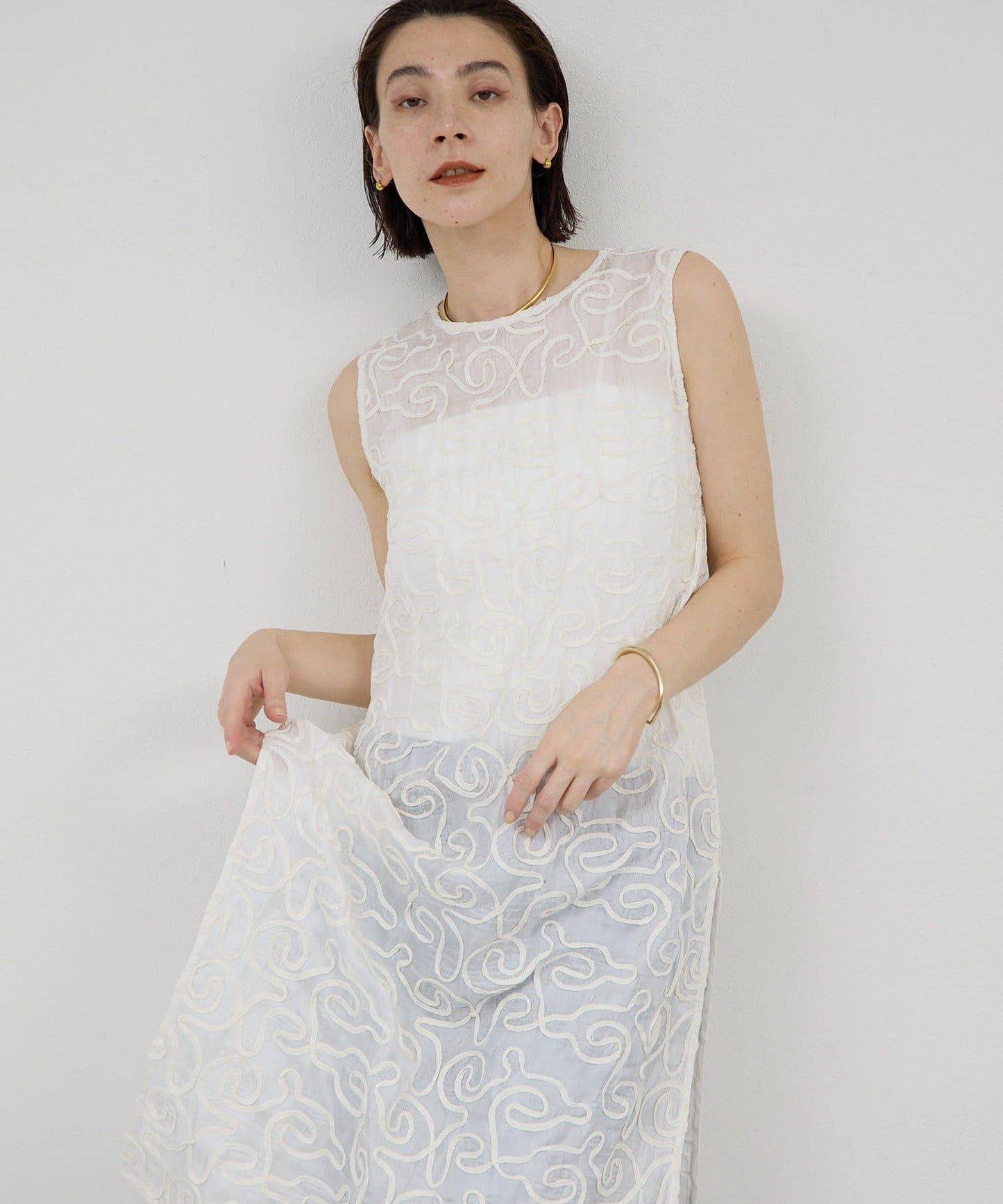 Dhritië 線繩刺繡無袖連衣裙