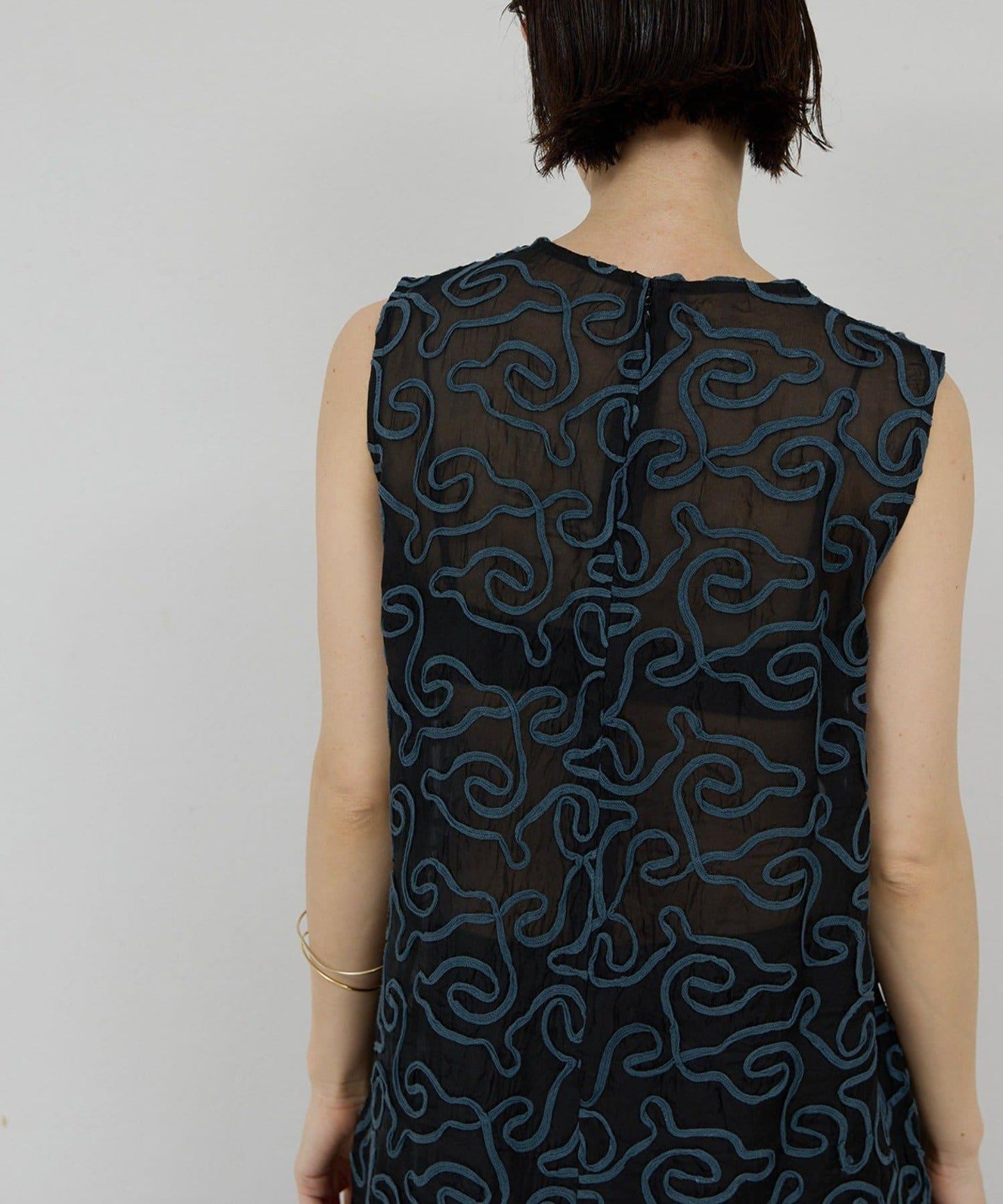 Dhritië 線繩刺繡無袖連衣裙