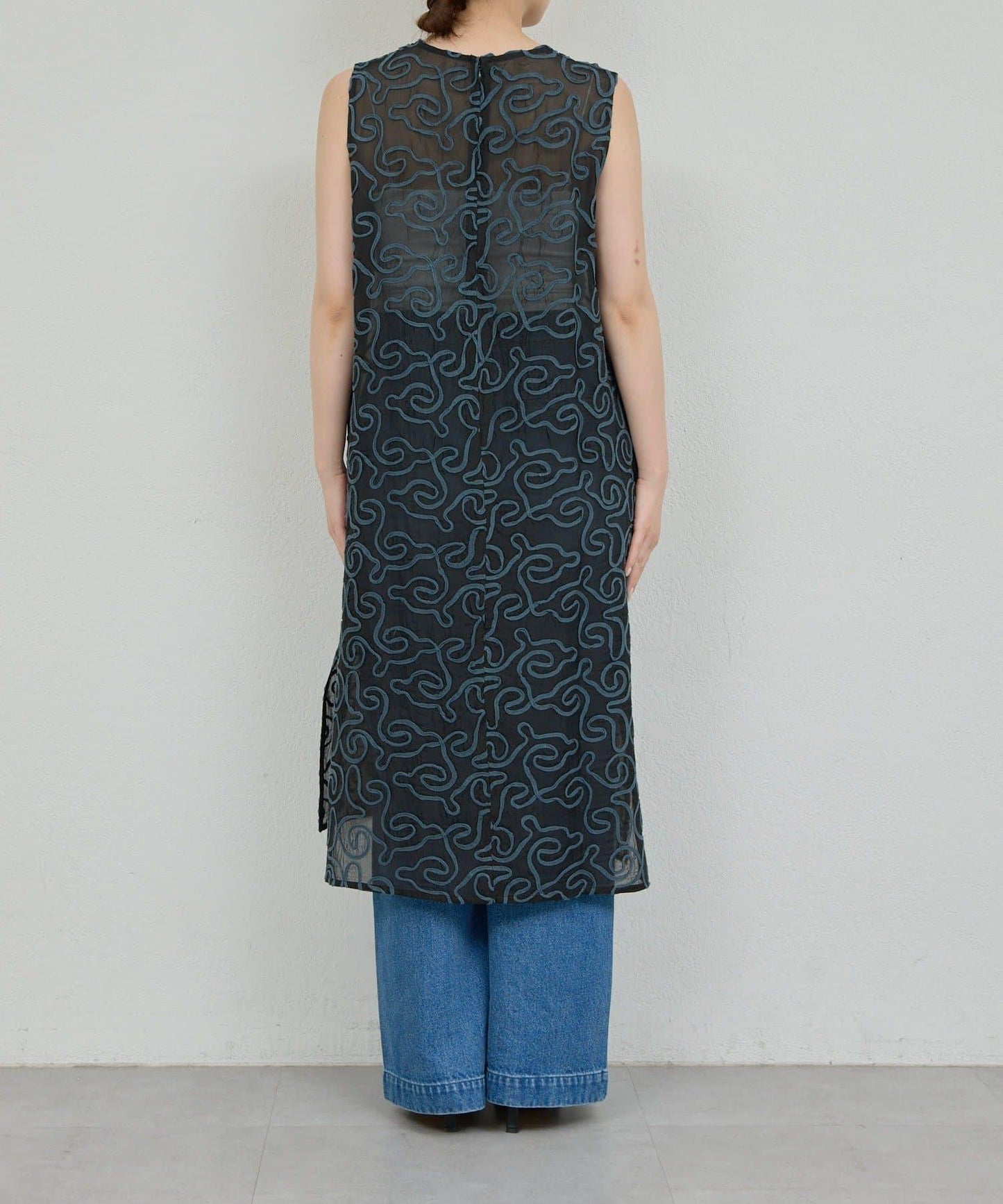 Dhritië 線繩刺繡無袖連衣裙
