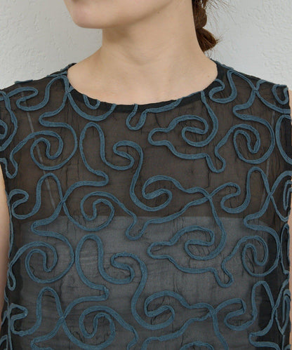 Dhritië 線繩刺繡無袖連衣裙