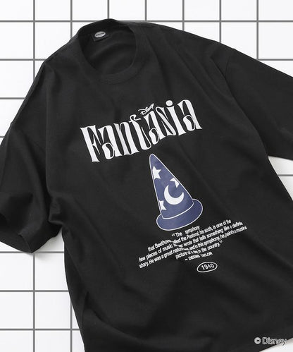 ファンタジア（幻想曲） 寬鬆前幅印花圓領T恤