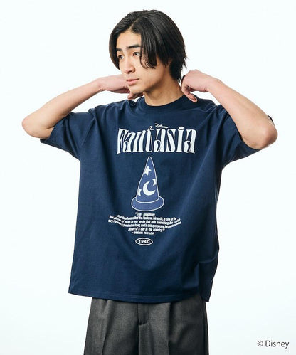 ファンタジア（幻想曲） 寬鬆前幅印花圓領T恤