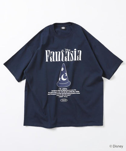 ファンタジア（幻想曲） 寬鬆前幅印花圓領T恤