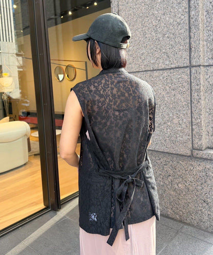 B 蕾絲腰帶設計馬甲