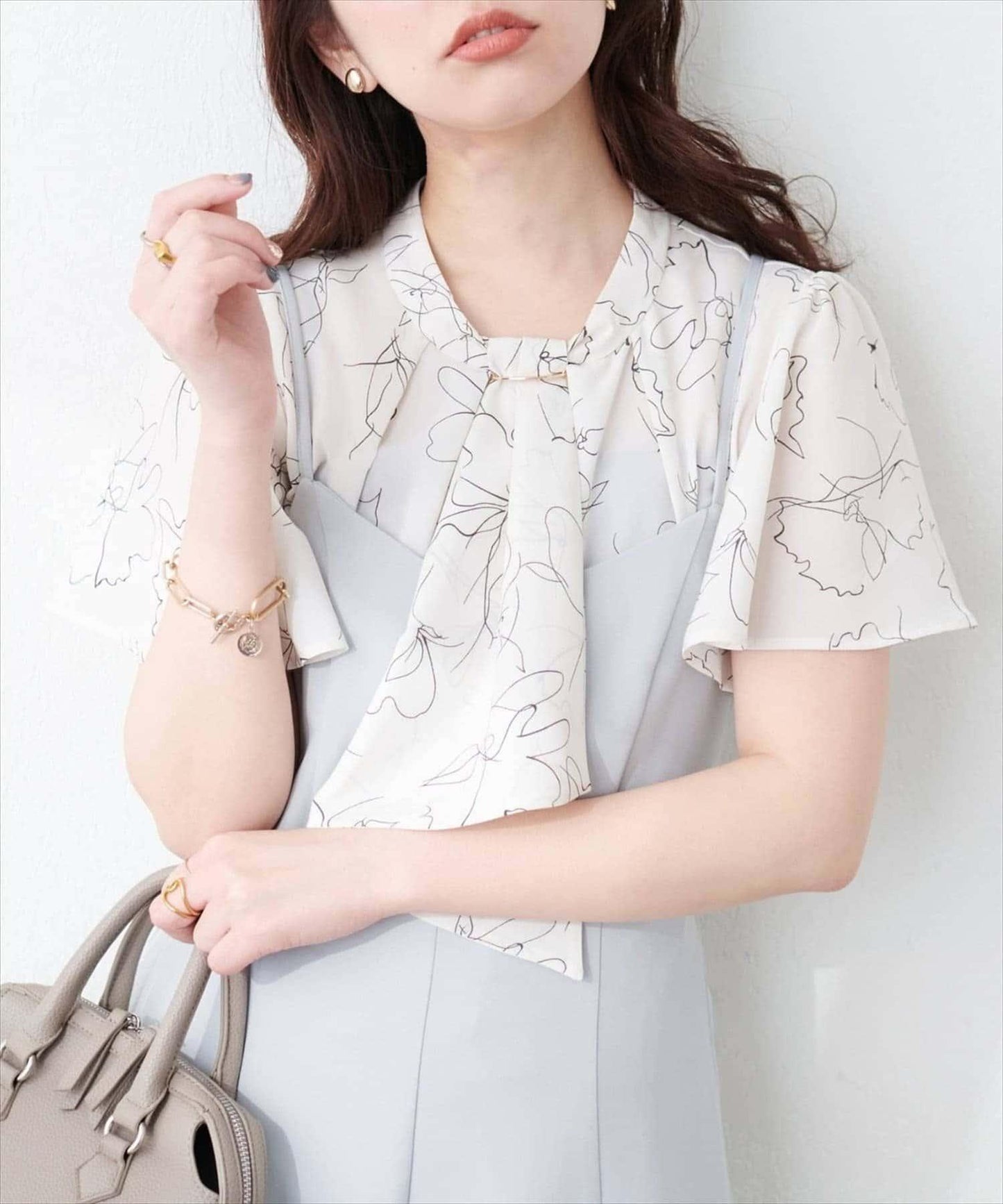 金屬條裝飾 蝴蝶結設計 女襯衫