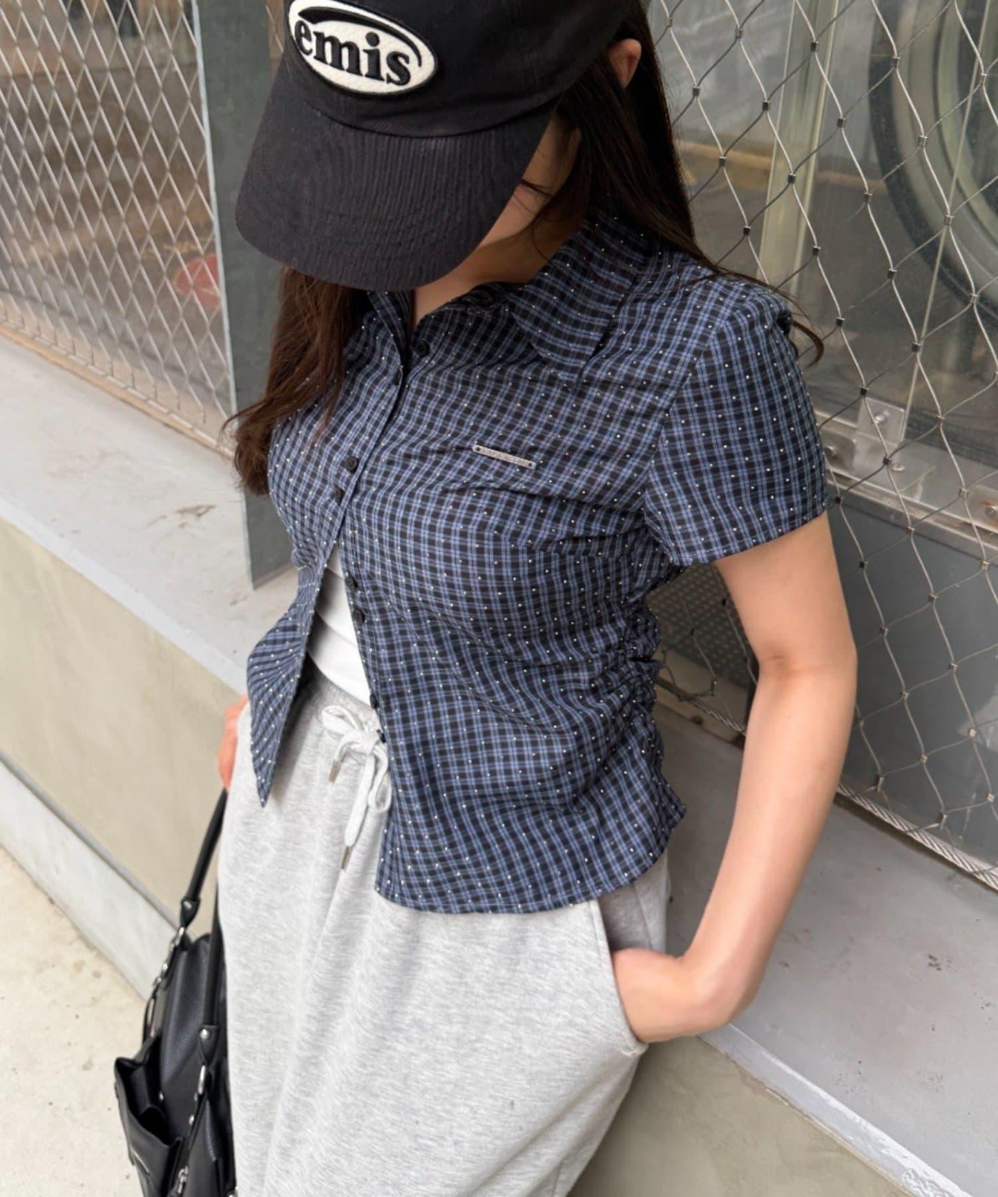 胸部刺繡 合身版型 短袖襯衫