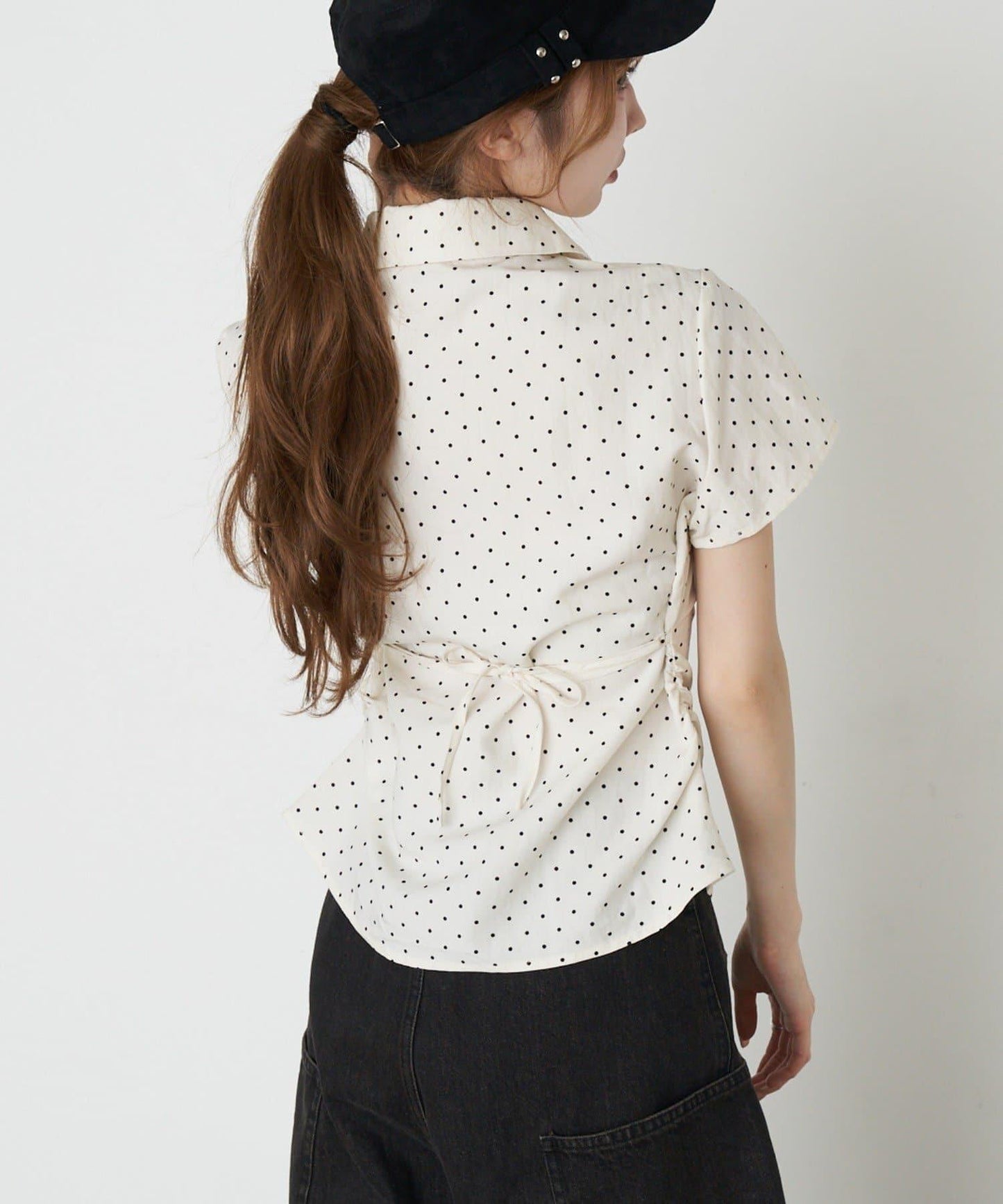 胸部刺繡 合身版型 短袖襯衫