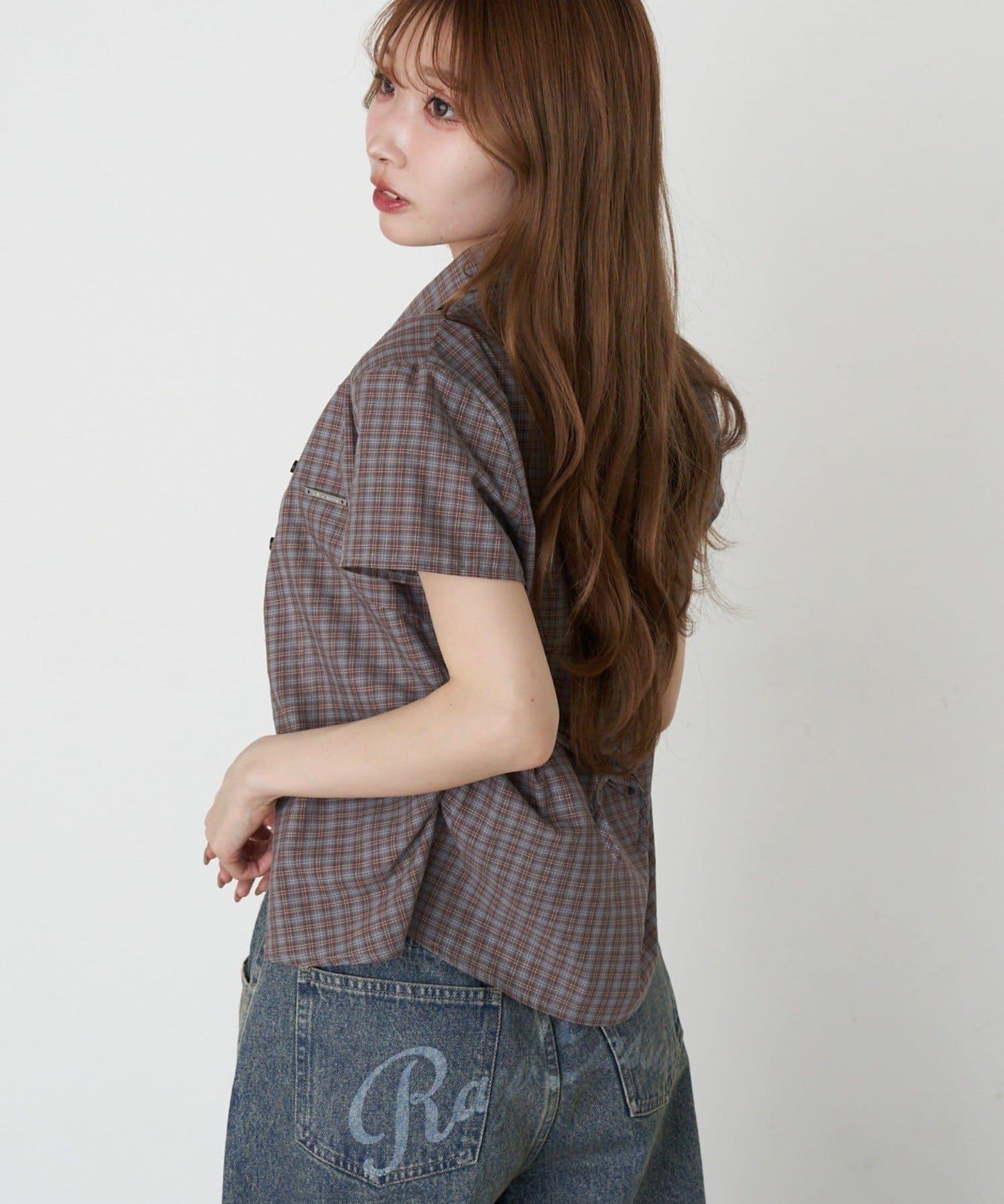 胸部刺繡 合身版型 短袖襯衫