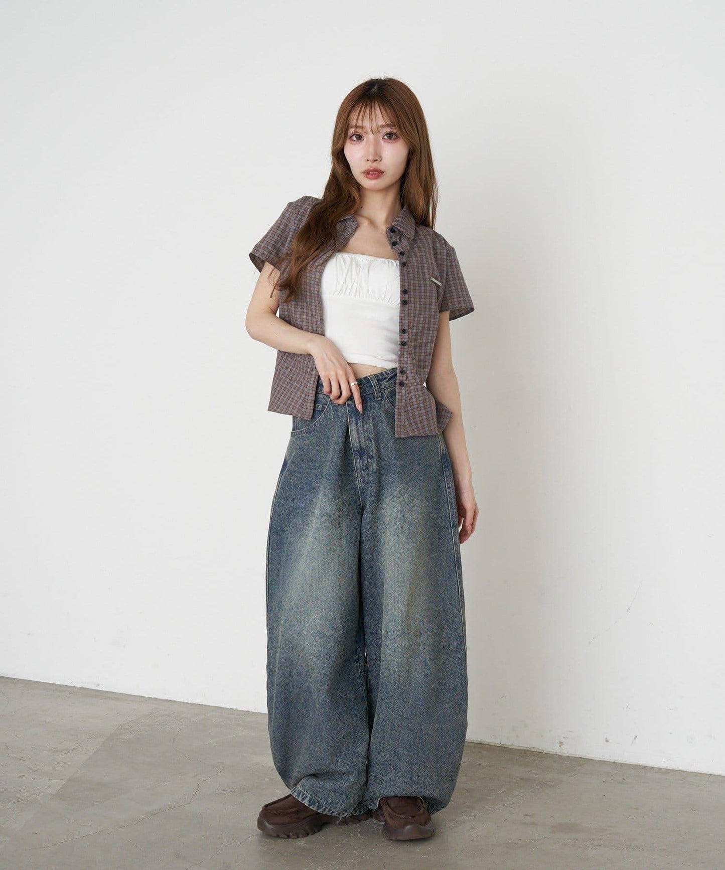 胸部刺繡 合身版型 短袖襯衫