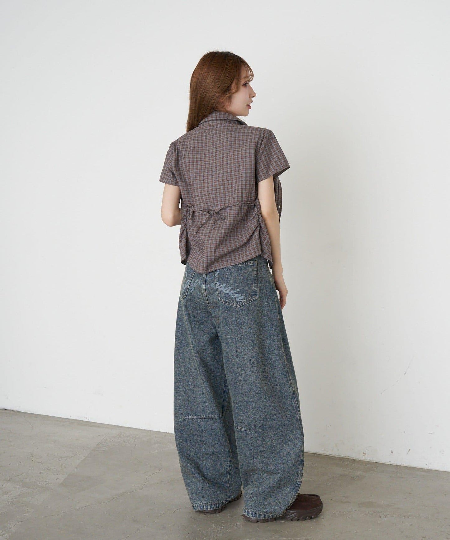 胸部刺繡 合身版型 短袖襯衫
