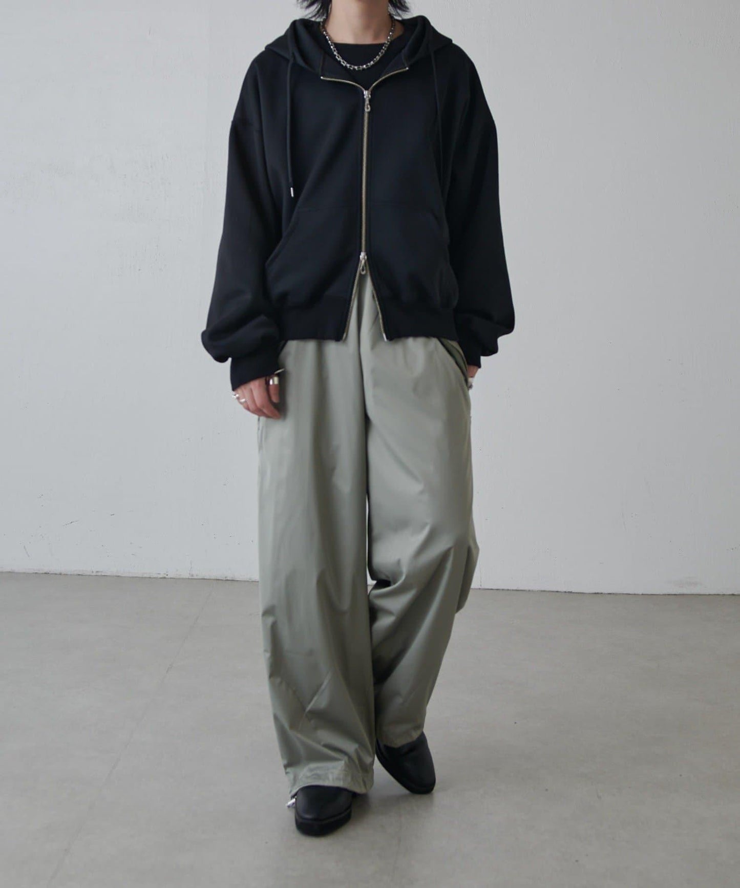 Lui's 真絲混紡 軟觸感 休閒褲