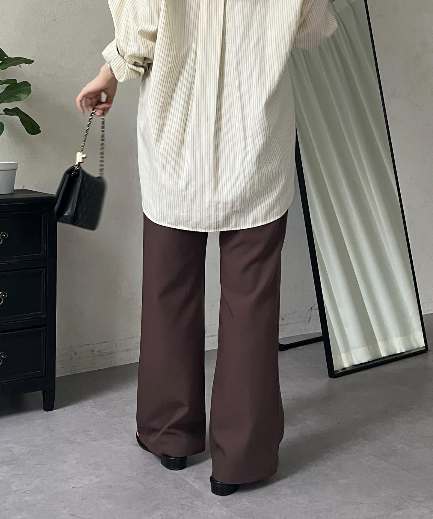 中線壓褶 腰部抽繩 喇叭褲
