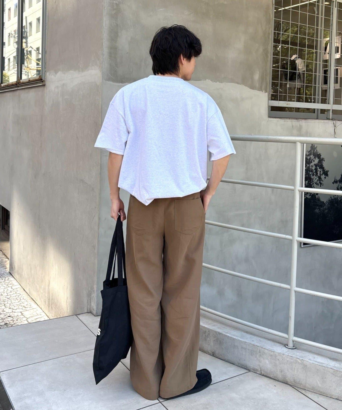 冷感材質男女同款 闊腿 2褶設計 人造絲尼龍面料 西裝褲