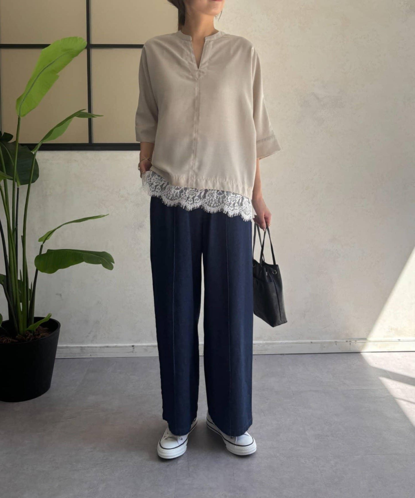 亞麻感下襬蕾絲女襯衫