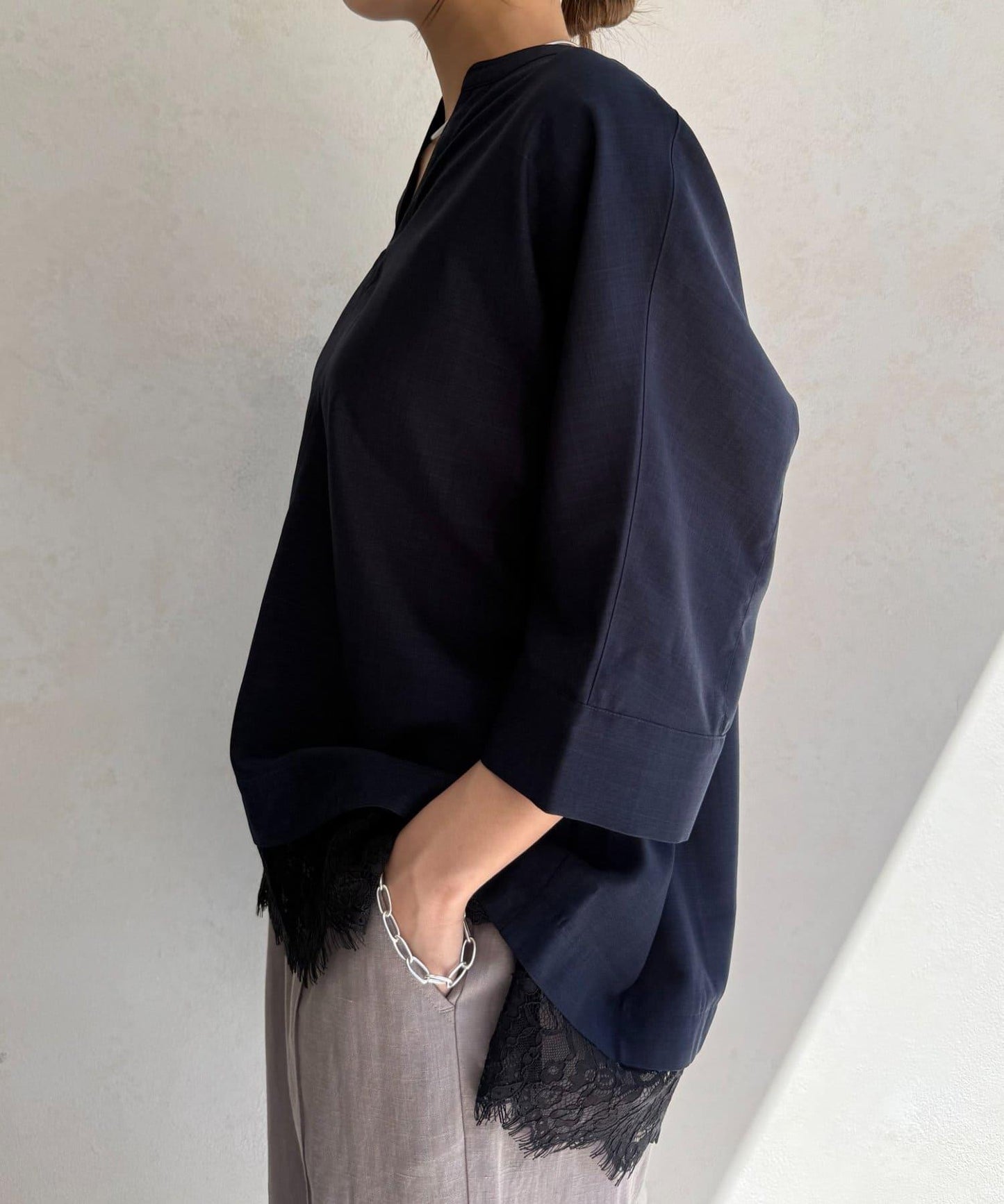 亞麻感下襬蕾絲女襯衫