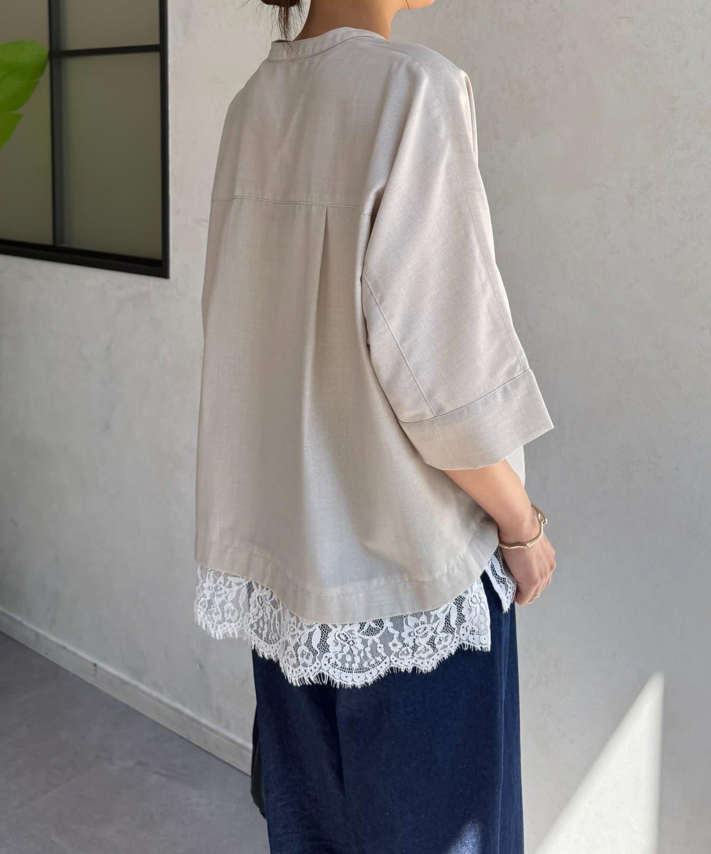 亞麻感下襬蕾絲女襯衫