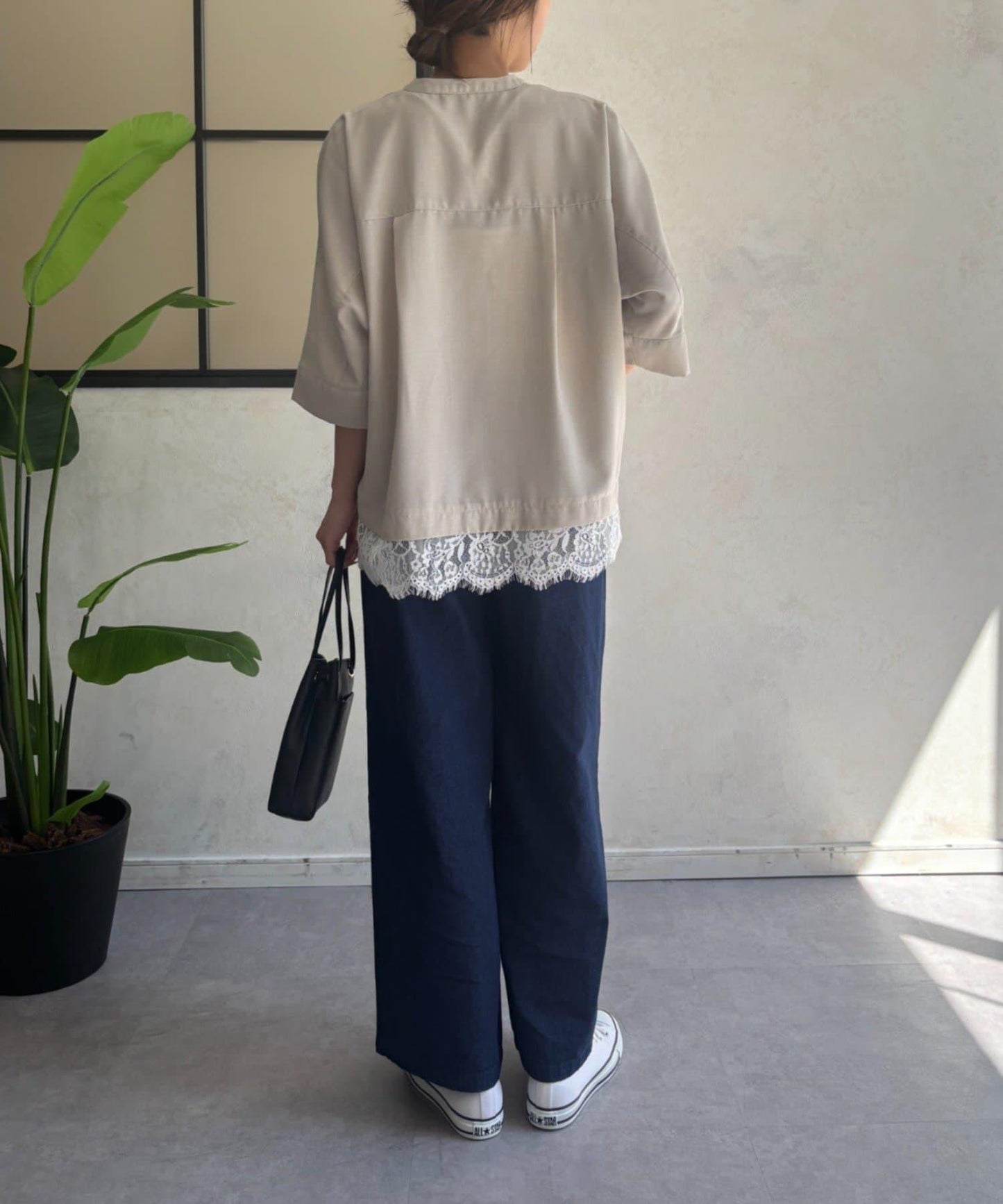亞麻感下襬蕾絲女襯衫