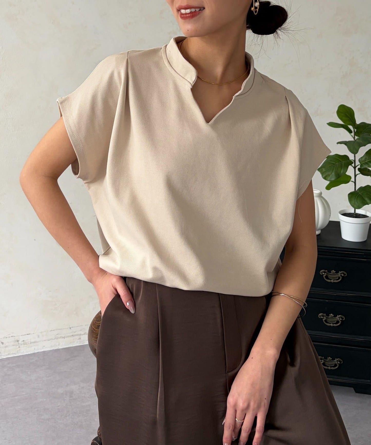 開領彈力羅馬布套頭上衣