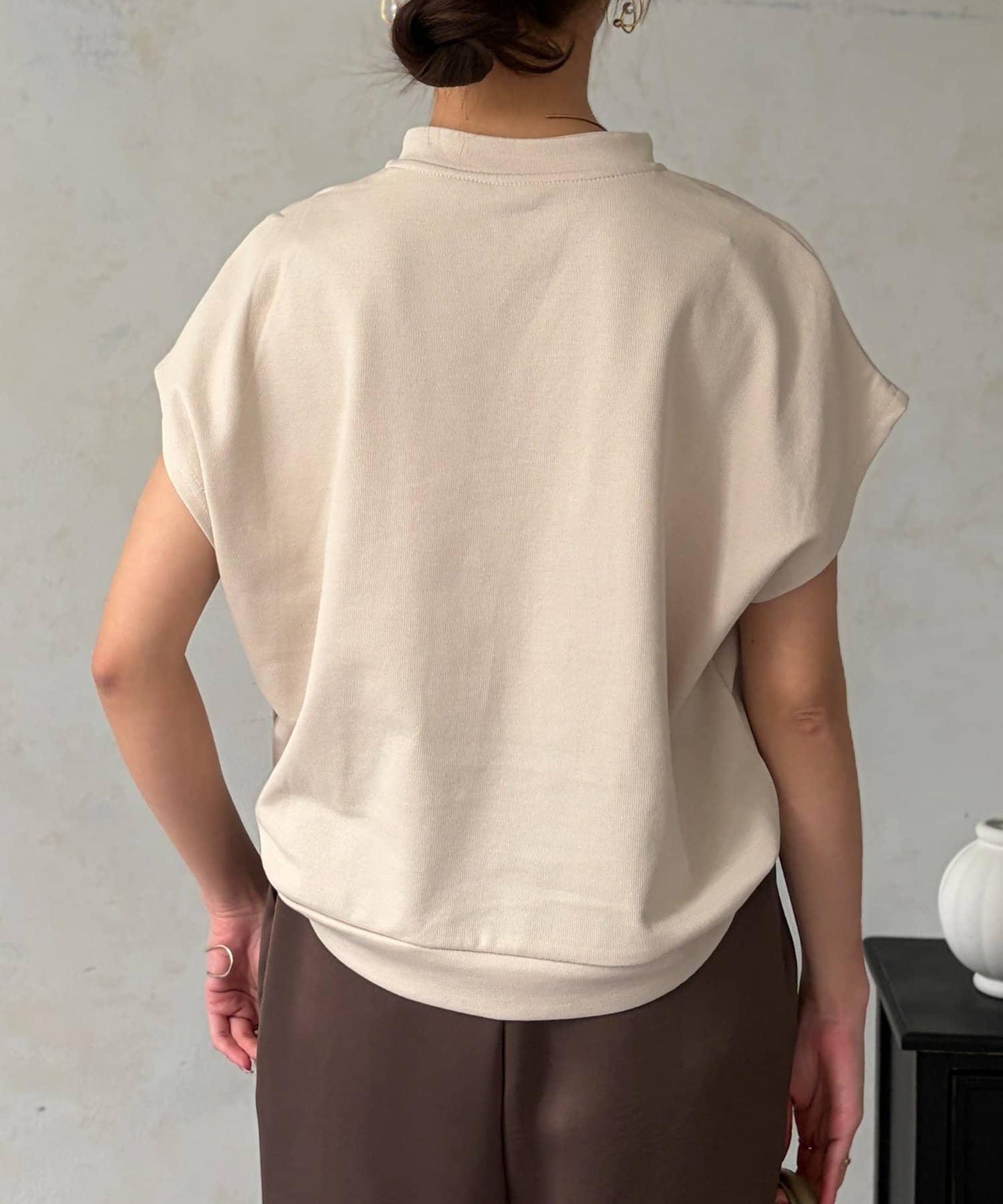 開領彈力羅馬布套頭上衣