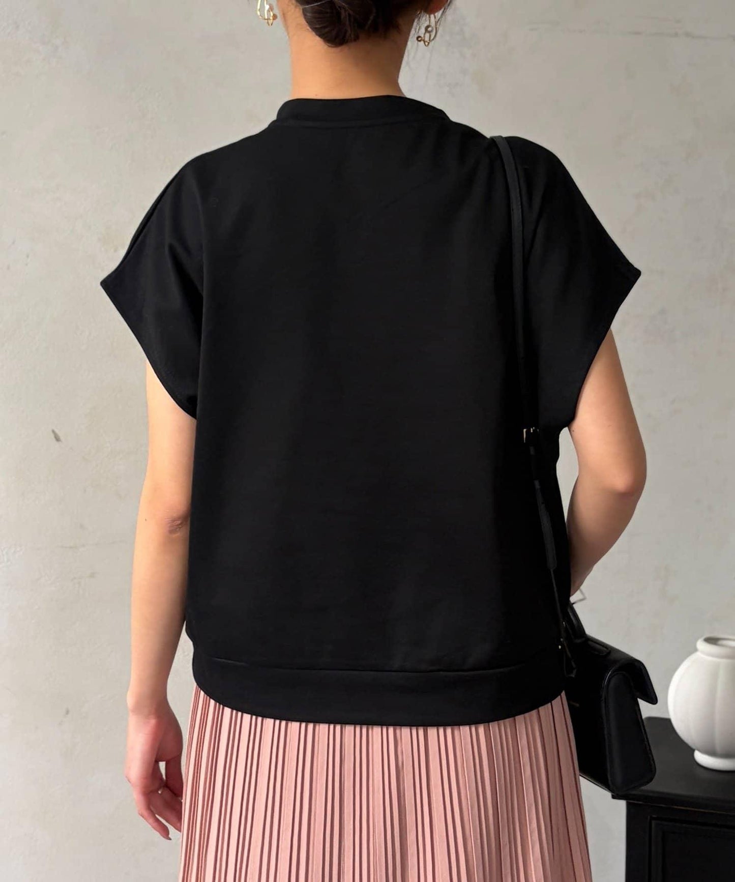 開領彈力羅馬布套頭上衣