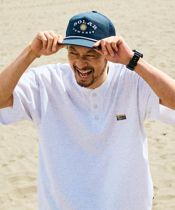 FREAK'S STORE for BEACH & FES リラックスフィット ワンポイントロゴ スピンドル ヘンリーネックTシャツ