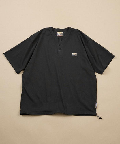 FREAK'S STORE for BEACH & FES リラックスフィット ワンポイントロゴ スピンドル ヘンリーネックTシャツ