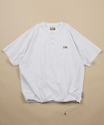 FREAK'S STORE for BEACH & FES リラックスフィット ワンポイントロゴ スピンドル ヘンリーネックTシャツ