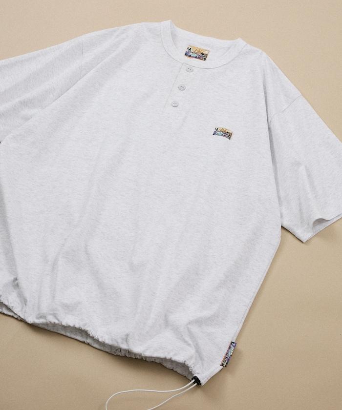 FREAK'S STORE for BEACH & FES リラックスフィット ワンポイントロゴ スピンドル ヘンリーネックTシャツ