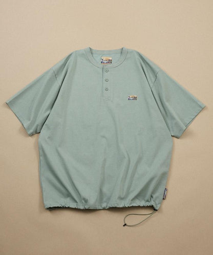 FREAK'S STORE for BEACH & FES リラックスフィット ワンポイントロゴ スピンドル ヘンリーネックTシャツ