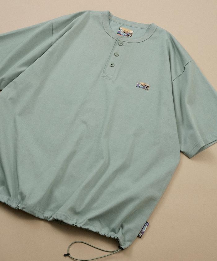 FREAK'S STORE for BEACH & FES リラックスフィット ワンポイントロゴ スピンドル ヘンリーネックTシャツ