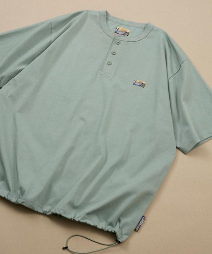 FREAK'S STORE for BEACH & FES リラックスフィット ワンポイントロゴ スピンドル ヘンリーネックTシャツ