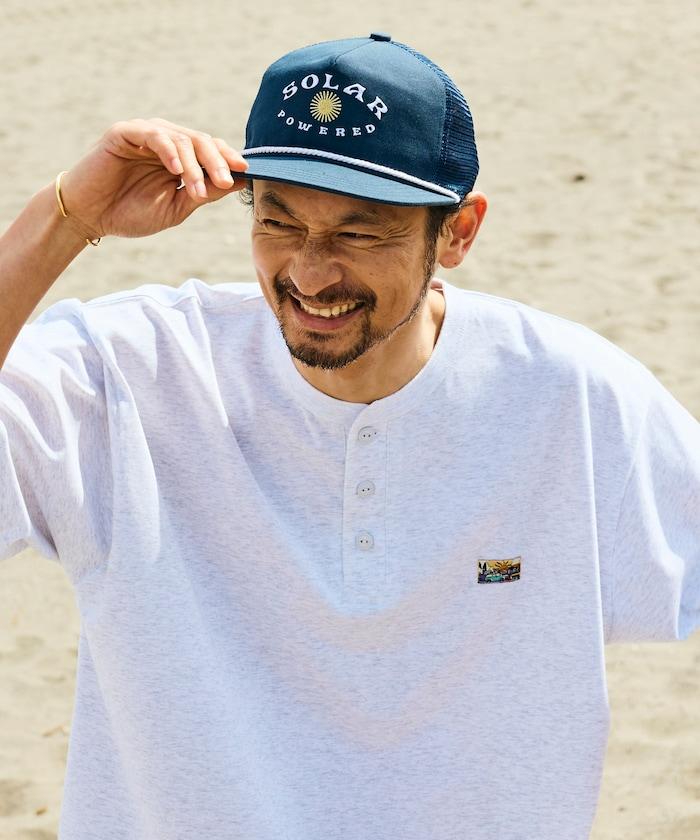 FREAK'S STORE for BEACH & FES リラックスフィット ワンポイントロゴ スピンドル ヘンリーネックTシャツ