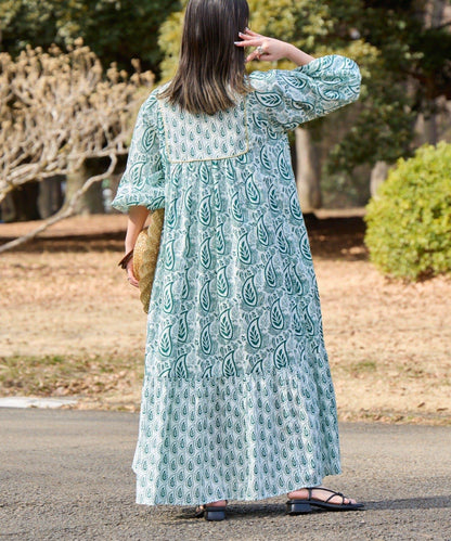 Aguni 葉子印花蓬鬆連衣裙