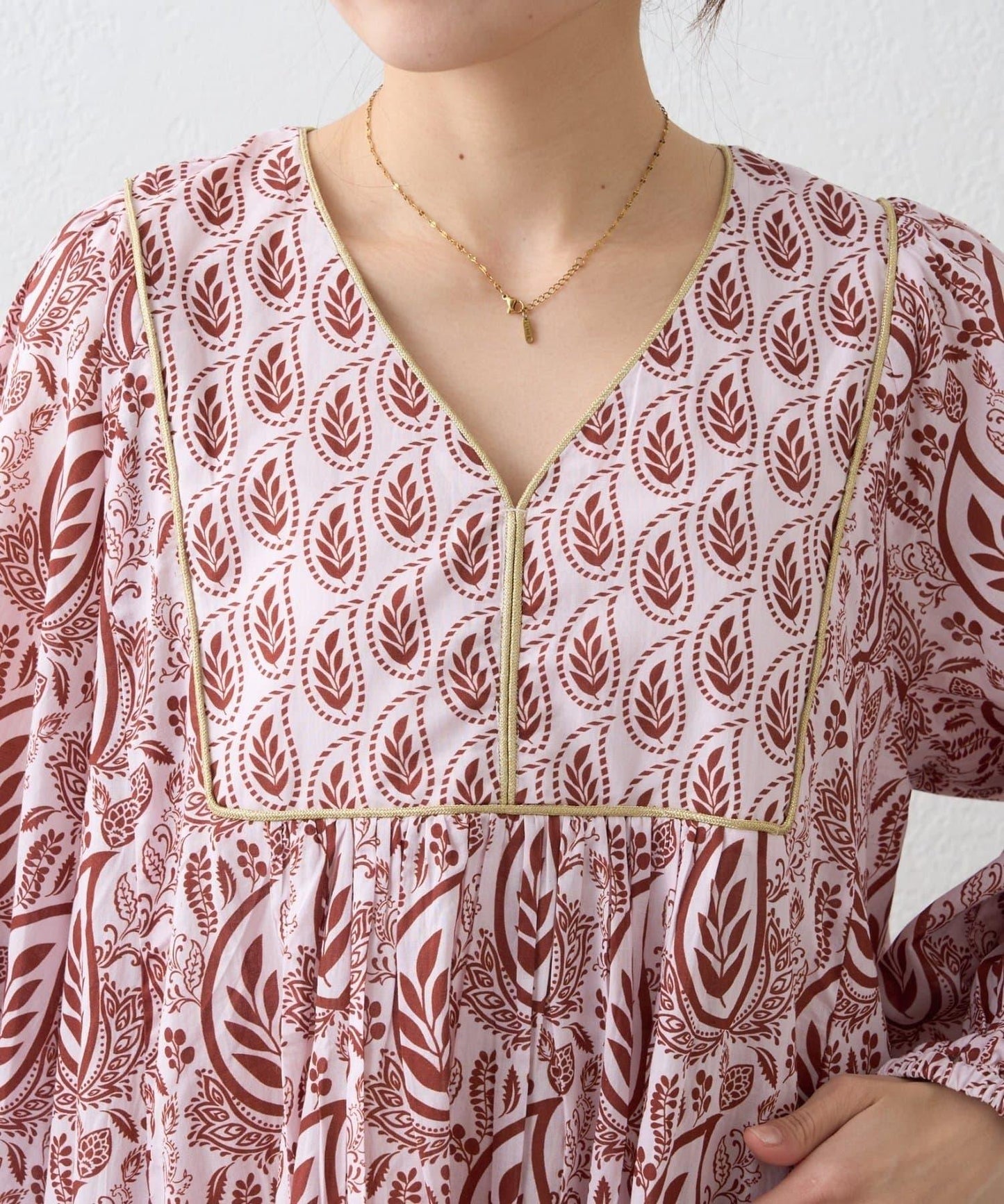 Aguni 葉子印花蓬鬆連衣裙
