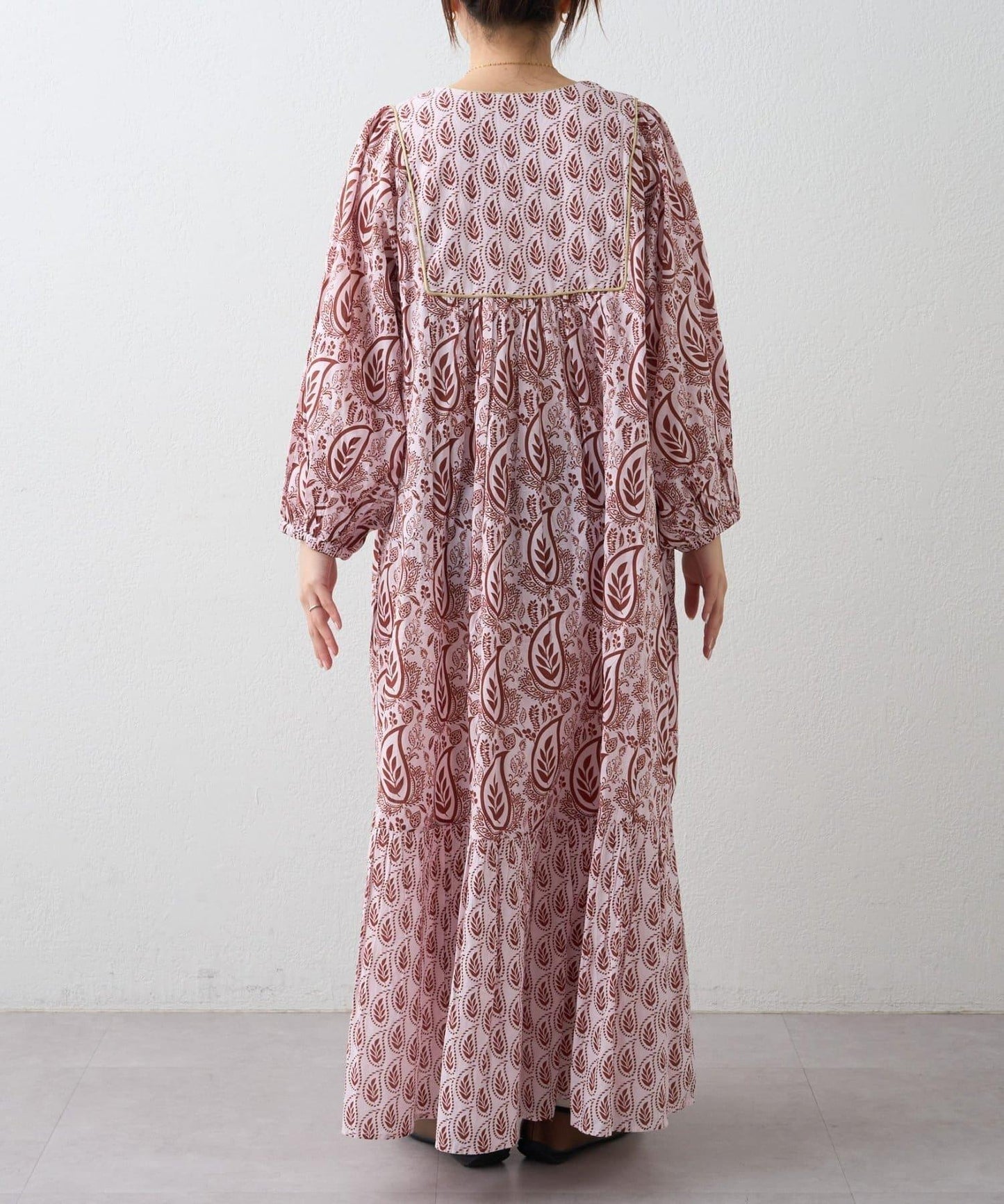 Aguni 葉子印花蓬鬆連衣裙