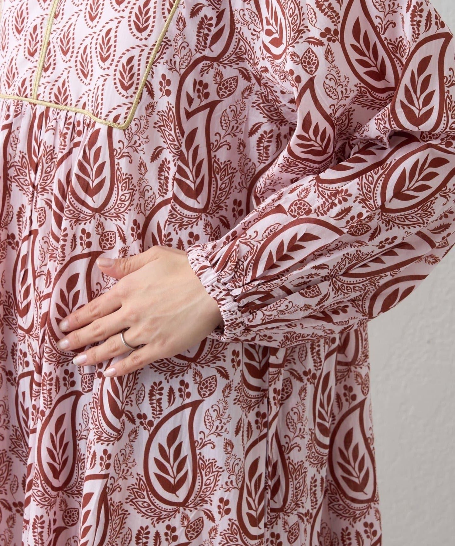 Aguni 葉子印花蓬鬆連衣裙